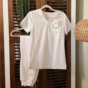 Figs Petite Women's White Scrub Set